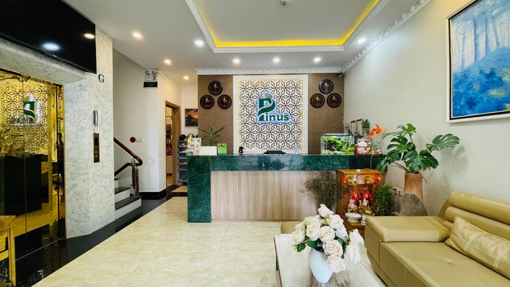 Pinus Hotel Da Lat Esterno foto