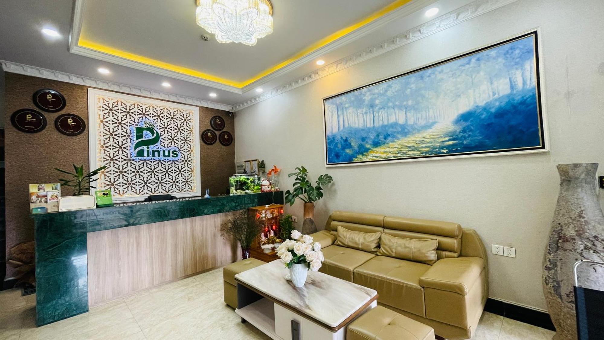 Pinus Hotel Da Lat Esterno foto