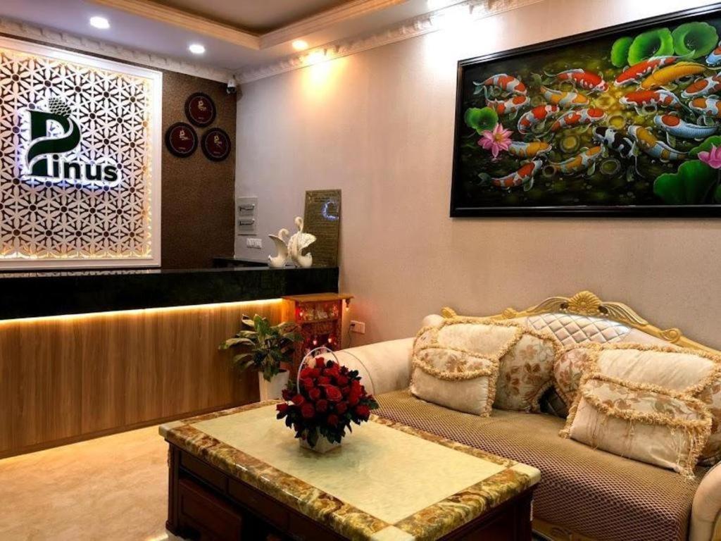 Pinus Hotel Da Lat Esterno foto